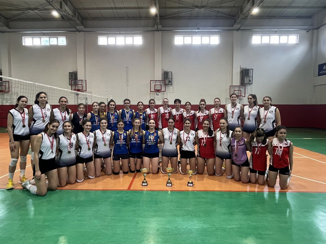 Genç Kız A Voleybol Takımımız İlçe Şampiyonu-2