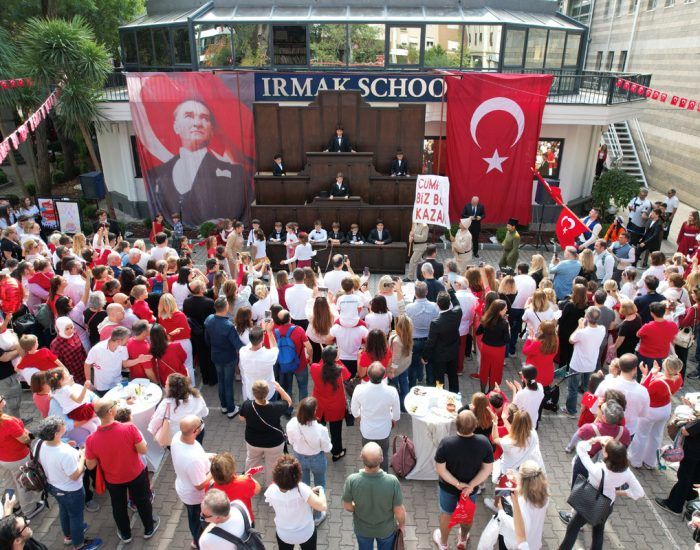 Happy 100th anniversary of our Republic!